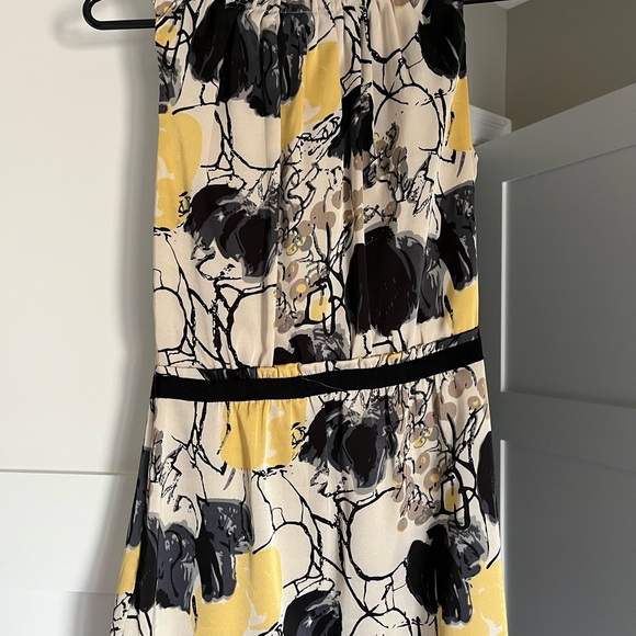 Spring summer dress, beautiful color’s worn once. - Picture 2 of 5